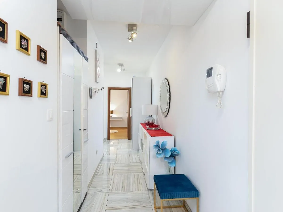 Modern City Center Home With Terrace Split 0*,